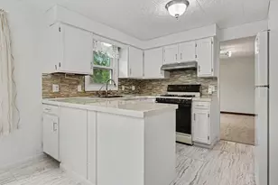 1915 Shorewood Dr, Norton Shores, MI 49441 - Photo 7