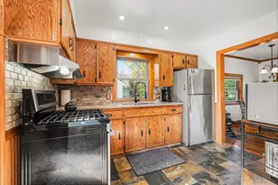 739 Old Gate Rd NW, Grand Rapids, MI 49504 - Photo 9