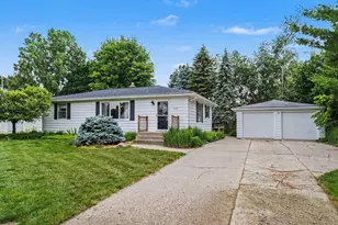 2162 Finsbury Ln NW, Grand Rapids, MI 49504 - Photo 27