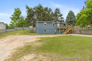 1031 Fuller Ave, Big Rapids, MI 49307 - Photo 3