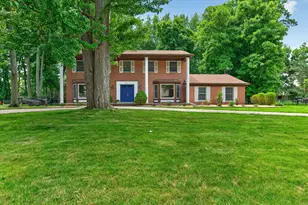 8441 Sarah Ln, Grosse Ile, MI 48138 - Photo 3