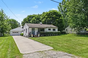 1415 Franklin St, Haslett, MI 48840 - Photo 3