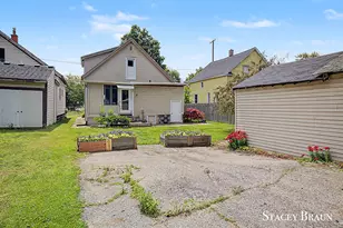 1009 Courtney St NW, Grand Rapids, MI 49504 - Photo 23