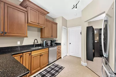 5488 Elmhurst Drive #21, Trenton, MI 48183 - Photo 13