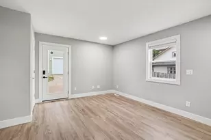 2123 Lakeshore Dr, Muskegon, MI 49441 - Photo 9