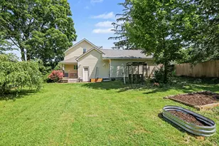 206 E Broadway St, Scottville, MI 49454 - Photo 25