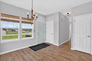 447 Oakwood Dr, Charlotte, MI 48813 - Photo 7