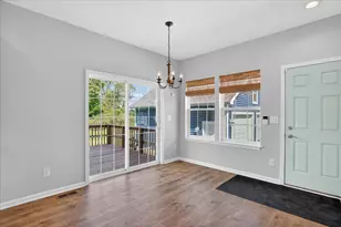 447 Oakwood Dr, Charlotte, MI 48813 - Photo 9