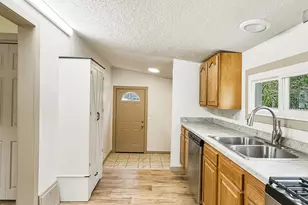 21 E Willard Ave E, Battle Creek, MI 49037 - Photo 5