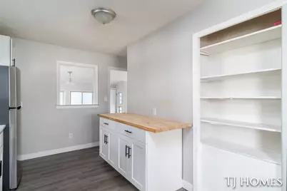 1030 Calvin Avenue, Muskegon, MI 49442 - Photo 11