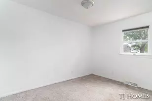 1030 Calvin Ave, Muskegon, MI 49442 - Photo 15