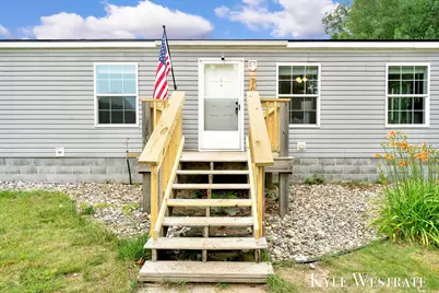 704 Chestnut, Howard City, MI 49329 - Photo 3