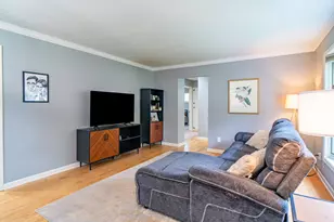 24024 Colchester Dr, Farmington, MI 48336 - Photo 9