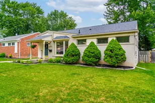 24024 Colchester Dr, Farmington, MI 48336 - Photo 3
