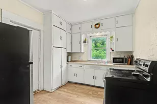 54 Frisbie Ave, Battle Creek, MI 49037 - Photo 9