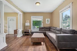 54 Frisbie Ave, Battle Creek, MI 49037 - Photo 5