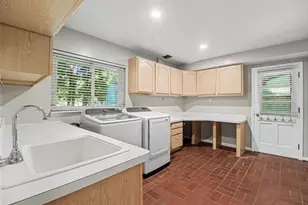 24900 N Cromwell Dr, Franklin, MI 48025 - Photo 11