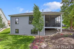 5659 VandeBunte Ct, Hudsonville, MI 49426 - Photo 9