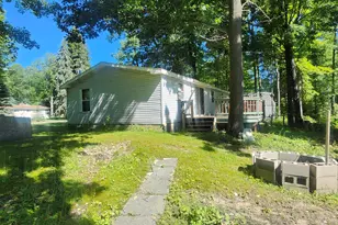 402 Northway Dr, Houghton Lake, MI 48629 - Photo 9