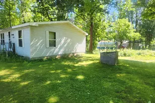 402 Northway Dr, Houghton Lake, MI 48629 - Photo 11
