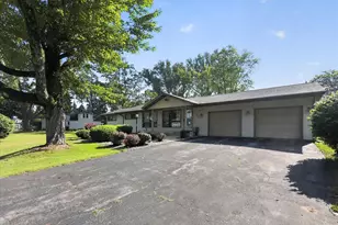 1051 Sylvan Rd, Benton Harbor, MI 49022 - Photo 3