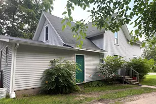 209 E Washington St, Greenville, MI 48838 - Photo 7