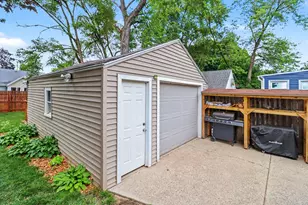 1055 Kelsey St NE, Grand Rapids, MI 49505 - Photo 35