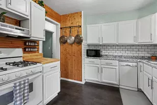 1055 Kelsey St NE, Grand Rapids, MI 49505 - Photo 7