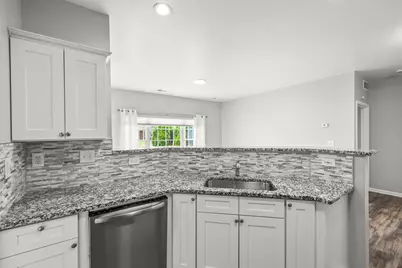 27333 Hidden Oaks Drive, Trenton, MI 48183 - Photo 5