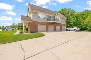 27333 Hidden Oaks Dr, Trenton, MI 48183 - Photo 3