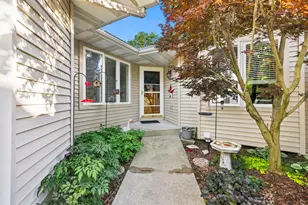 2203 Shetland Dr NE, Grand Rapids, MI 49505 - Photo 3