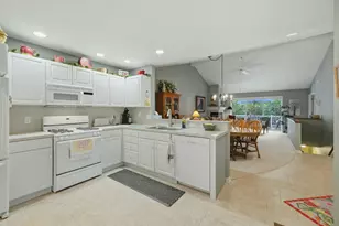 2203 Shetland Dr NE, Grand Rapids, MI 49505 - Photo 15