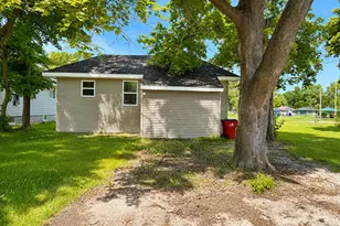 1027 Broadway, Benton Harbor, MI 49022 - Photo 17