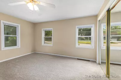 227 E Division Street NE, Rockford, MI 49341 - Photo 15