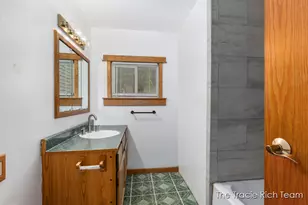 227 E Division St NE, Rockford, MI 49341 - Photo 17