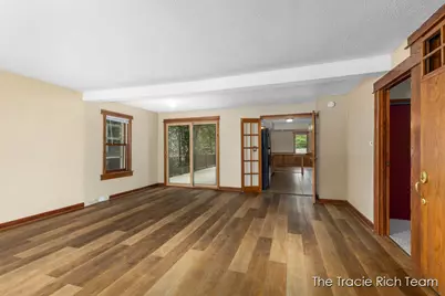 227 E Division Street NE, Rockford, MI 49341 - Photo 7