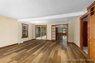 227 E Division St NE, Rockford, MI 49341 - Photo 7
