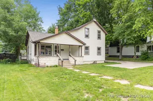 227 E Division St NE, Rockford, MI 49341 - Photo 3