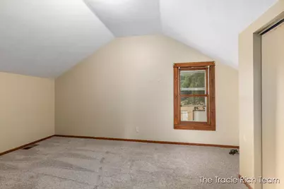 227 E Division Street NE, Rockford, MI 49341 - Photo 19