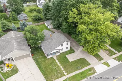 227 E Division Street NE, Rockford, MI 49341 - Photo 29