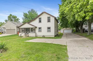 227 E Division St NE, Rockford, MI 49341 - Photo 1