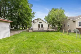 227 E Division St NE, Rockford, MI 49341 - Photo 25