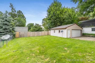 227 E Division Street NE, Rockford, MI 49341 - Photo 27