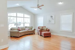 210 Market Pl, Benton Harbor, MI 49022 - Photo 3