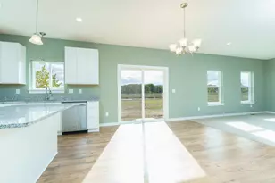 15277 Sherwood Ln, Lansing, MI 48906 - Photo 7