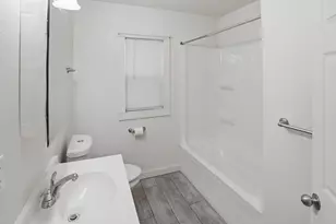 1027 Monroe St, Benton Harbor, MI 49022 - Photo 9