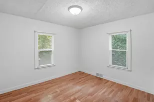 1027 Monroe St, Benton Harbor, MI 49022 - Photo 13