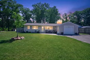 569 Round Lake Dr, Michigan Center, MI 49254 - Photo 3