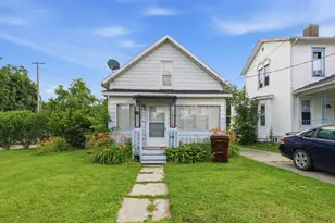 612 Baker St, Lansing, MI 48910 - Photo 1