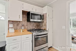 115 Montrose St NE, Grand Rapids, MI 49505 - Photo 13